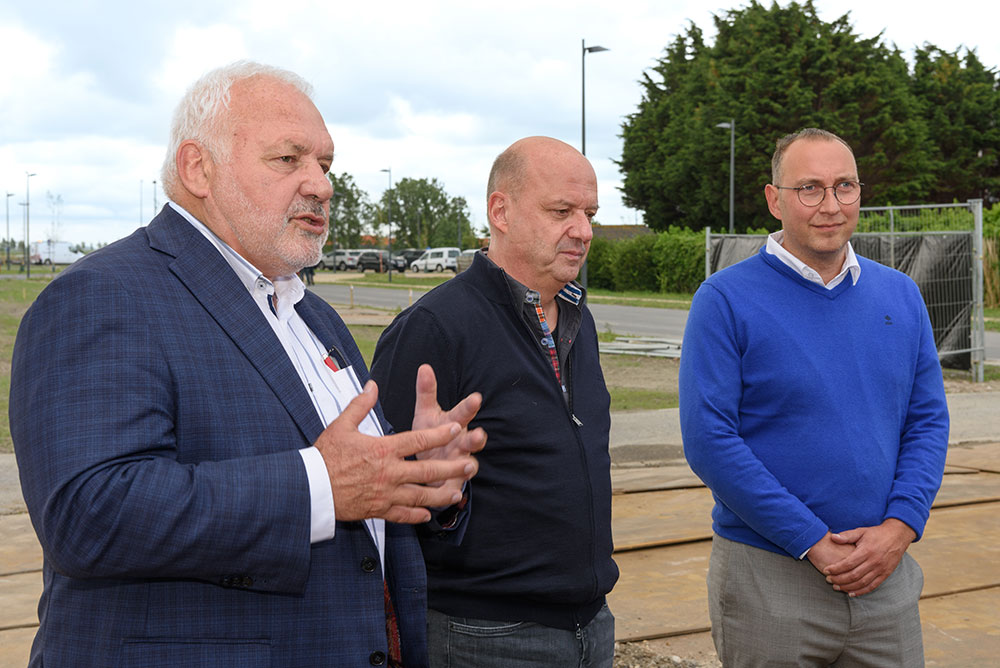 Dinsdag 7 juni vindt een eerste persmoment plaats op het terrein van de Proximus Pop-Up Arena. Burgemeester Jean-Marie Dedecker verwacht een zomervakantie “vol plezier, leute en goeie muziek”. En of hij gelijk heeft gekregen! Dinsdag 7 juni vindt een eerste persmoment plaats op het terrein van de Proximus Pop-Up Arena. Burgemeester Jean-Marie Dedecker verwacht een zomervakantie “vol plezier, leute en goeie muziek”. En of hij gelijk heeft gekregen!